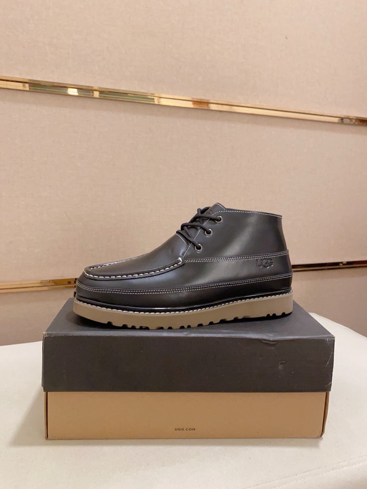 UGG Men's Leather Chukka Boot